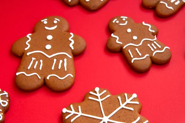 Lekkere Zelfgemaakte Kerst Peperkoek Koekjes Van Verschillende Vormen Met Suiker — Stockfoto