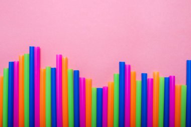 çok renkli çubuk tübüllerin