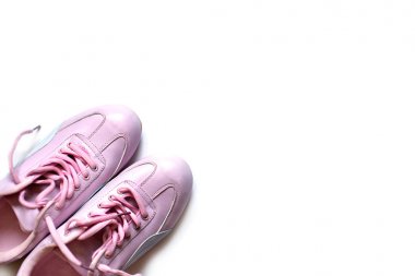 Arka planda Sneakers