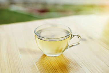 bir fincanda yeşil çay