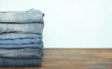kot pantolon yığını