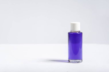 Cam şişede serum