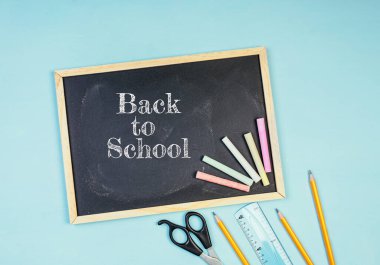 Okula tebeşir tahtası