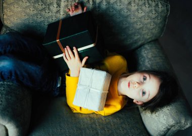 Kız yılbaşı hediyeleri, tatil ve eğlence konsepti aldı.