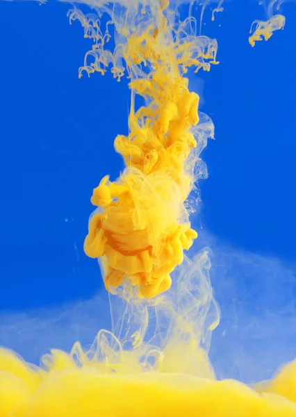 Αφηρημένο Κίτρινο Χρώμα Χρώμα Μπλε Φόντο Ρευστή Δημιουργική Σύνθεση Έννοια — Φωτογραφία Αρχείου