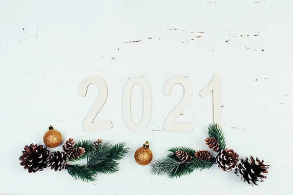 2021 Figuras Ano Novo Presentes Ramo Abeto Fundo Madeira Withe — Fotografia de Stock