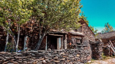 Eski evin taş tarafından yapılmış