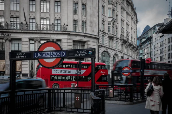 Il trasporto pubblico di Londra . — Foto Stock