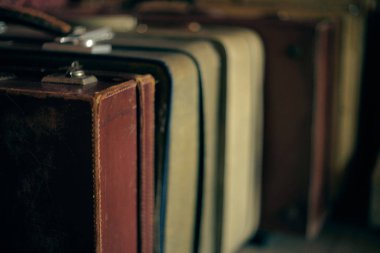 Bulanık Vintage bavullar. Kapat şunu. Vintage renk