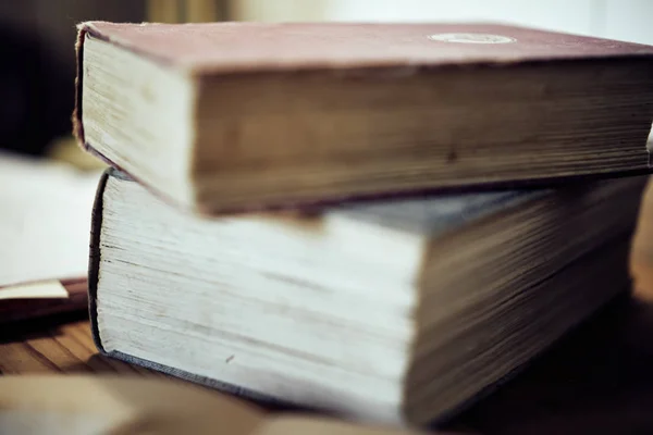 Selective focus on vintage books. Macro. Still life — Stock Photo, Image