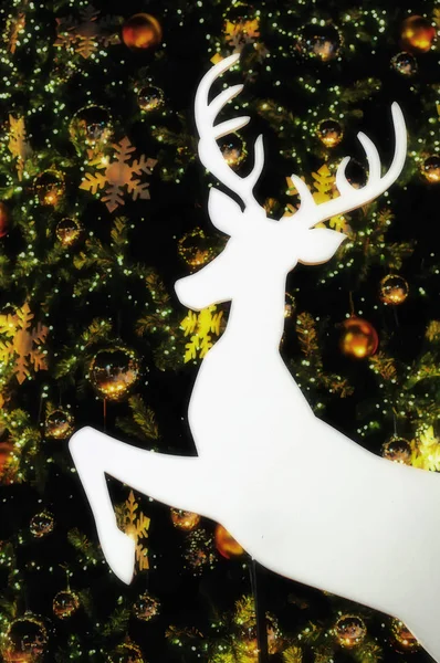 White Deer Kerstdecoratie Met Kerstboom Merry Christmas Concept Decoratie Idee — Stockfoto