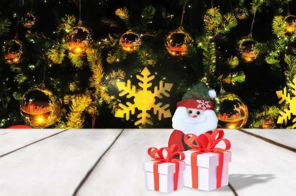 Kerstman Doos Van Gift Houten Tafel Kerst Ornamenten Fonkelende Kerstboom — Stockfoto