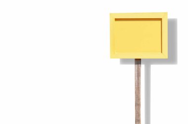 Beyaz arka plan, kopya alanı ve giriş metin fikir izole sarı ahşap işaret