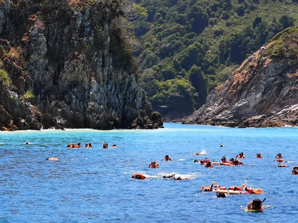 Cock Burn Island Myanmar April 2018 Tourist Enjoying Swimming Snorkeling — Stock Photo, Image