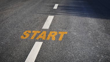 Asfalt yol yüzeyi, iş meydan okuma kavramı ve başarı fikri hakkında kelime başlat