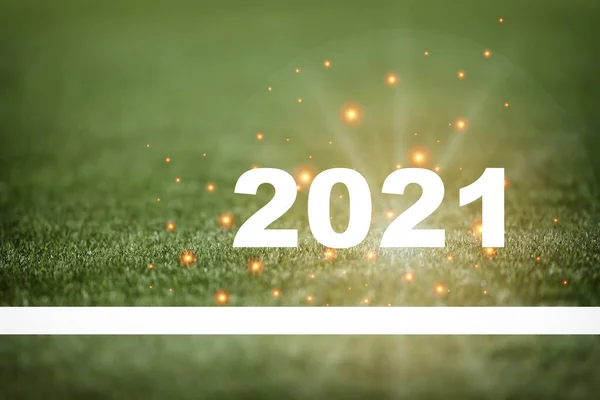 Новий 2021 Рік Біла Стартова Лінія Полум Фоні Зелених Трав — стокове фото