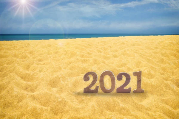 Nouvel 2021 Sur Une Plage Tropicale Ensoleillée Concept Vacances Heureux — Photo
