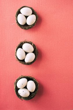 Paskalya yumurta küçük sepetleri.