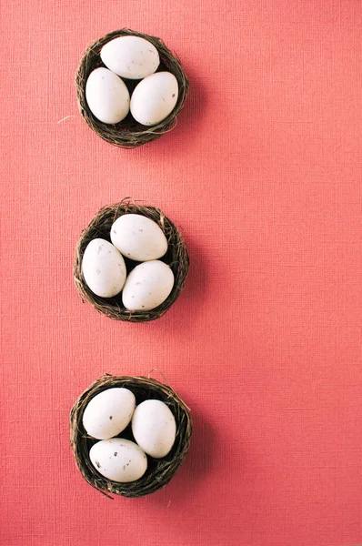 Paskalya yumurta küçük sepetleri.