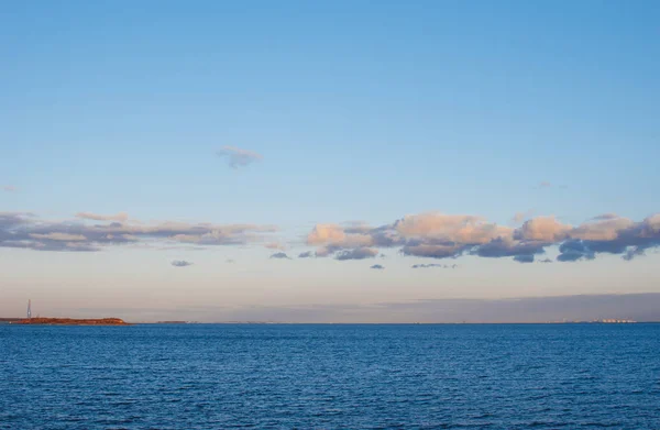 Piccola isola nel Golfo di Finlandia . — Foto Stock