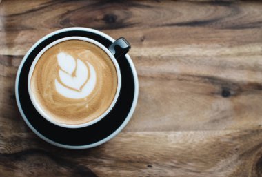 bir fincan cappuccino.