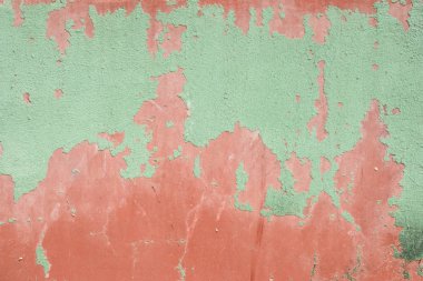 Kırmızı sıva duvarında yeşil sıva.