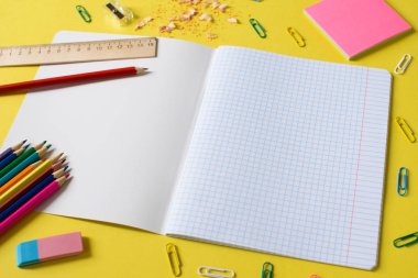 Ofis ve okul malzemeleri.