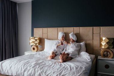 Banyodaki kadın ve erkek..