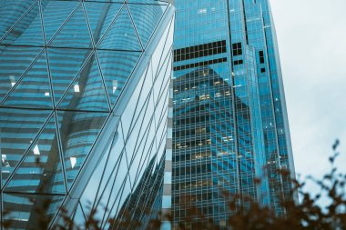 Ticari bina yakın çekim