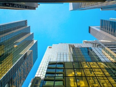 Modern ofis binası Hong Kong'da görünümünü tabandan