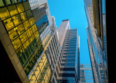 Modern ofis binası Hong Kong'da görünümünü tabandan