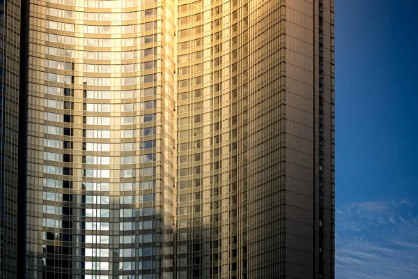 Edificio comercial de cerca — Foto de Stock