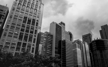 Ticari bina yakın Up siyah-beyaz