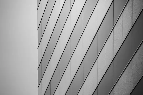 Edifício comercial Close Up em preto e branco — Fotografia de Stock