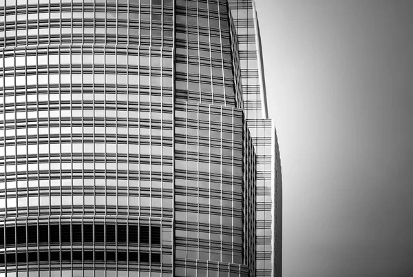 Edifício comercial Close Up em preto e branco — Fotografia de Stock