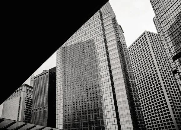 Budynek handlowy Close Up w czerni i bieli — Zdjęcie stockowe