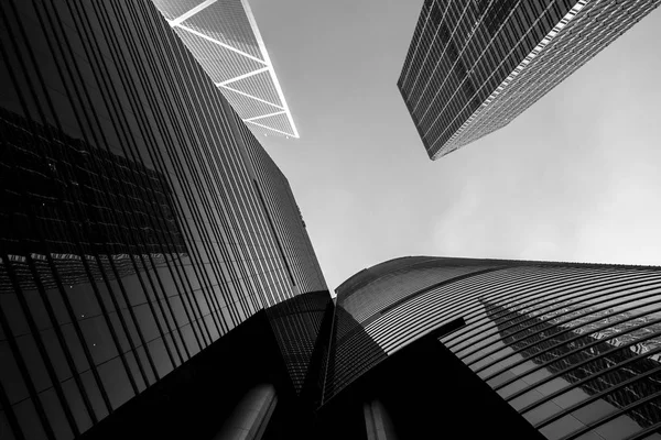 Edifício comercial Close Up em preto e branco — Fotografia de Stock