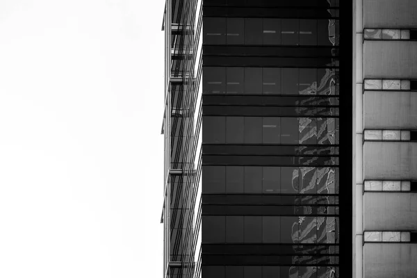 Budynek handlowy Close Up w czerni i bieli — Zdjęcie stockowe
