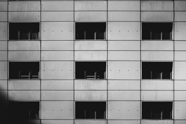 白と黒の商業ビル クローズ アップ — ストック写真