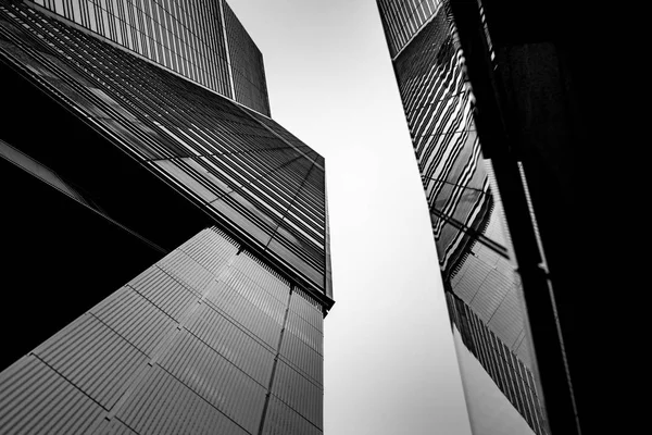 Edificio commerciale Close Up in bianco e nero — Foto Stock