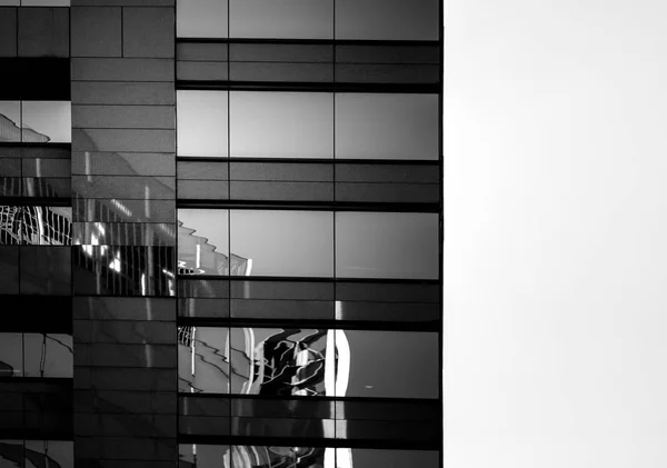 Комерційні будівлі Close Up чорно-білі — стокове фото