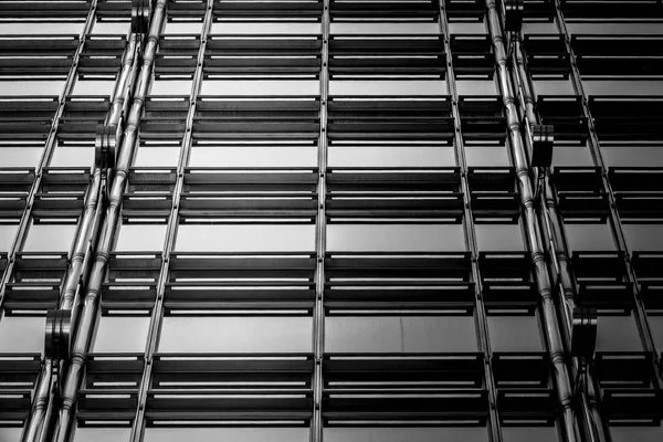 Edifício comercial Close Up em preto e branco — Fotografia de Stock