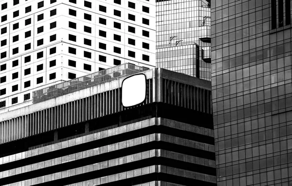 Immeuble commercial Fermer en noir et blanc — Photo