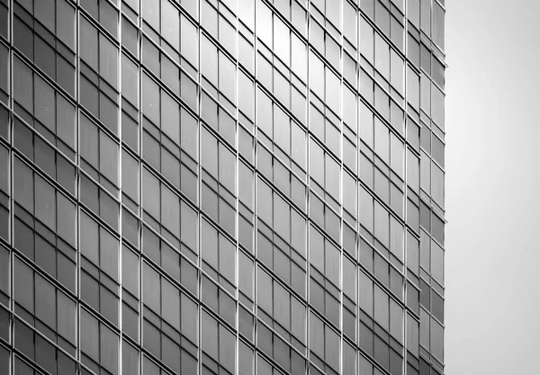 Edifício comercial Close Up em preto e branco — Fotografia de Stock