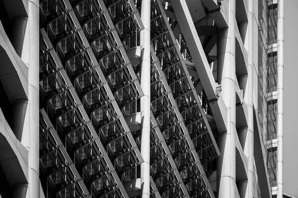 白と黒の商業ビル クローズ アップ — ストック写真