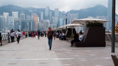 Hong Kong, Çin, 22 Mart 2019: yavaş hareket, Avenue yıldız turist ziyaret. Yıldız Avenue Hong Kong Victoria Limanı bulunmaktadır. Ve 2019 yılında yeniden aç