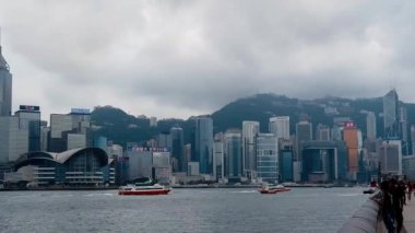 Hong Kong, Çin, 22 Mart 2019: yavaş hareket, Avenue yıldız turist ziyaret. Yıldız Avenue Hong Kong Victoria Limanı bulunmaktadır. Ve 2019 yılında yeniden aç