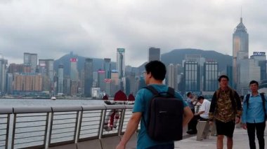 Hong Kong, Çin, 22 Mart 2019: yavaş hareket, Avenue yıldız turist ziyaret. Yıldız Avenue Hong Kong Victoria Limanı bulunmaktadır. Ve 2019 yılında yeniden aç