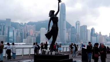 Hong Kong, Çin, 22 Mart 2019: yavaş hareket, Avenue yıldız turist ziyaret. Yıldız Avenue Hong Kong Victoria Limanı bulunmaktadır. Ve 2019 yılında yeniden aç