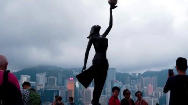 Hong Kong, Çin, 22 Mart 2019: yavaş hareket, Avenue yıldız turist ziyaret. Yıldız Avenue Hong Kong Victoria Limanı bulunmaktadır. Ve 2019 yılında yeniden aç